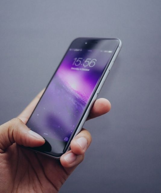 Almost one in four people in Ireland have set screen limits on their devices as 70% say they spend too much time on their phones