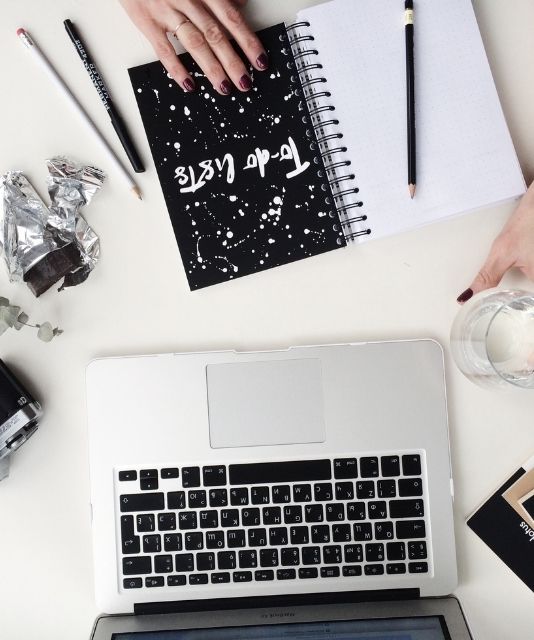 The best and worst ways to sign off a work email